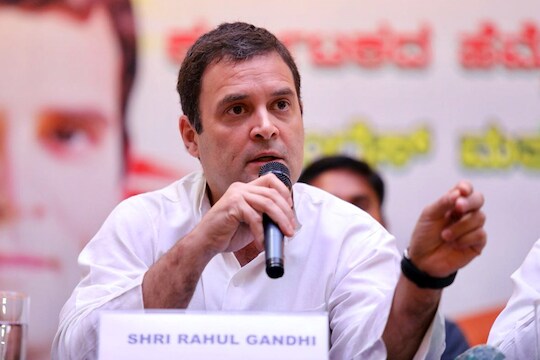 राहुल गांधींनी ट्विट केले की – नोकरी घेतली...जमवलेले पैसेही हडपले...आजाराचा फैलाव रोखू शकले नाही...मात्र ते जनतेला सोनेरी स्वप्न दाखवित राहिले...