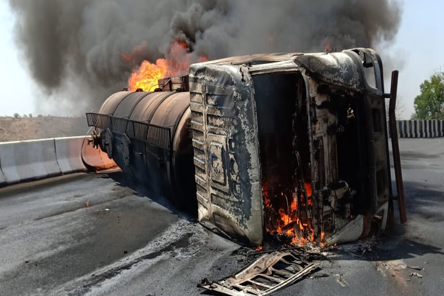 भीषण अपघात, सोलापूर-धुळे महामार्गवर इंधनाच्या टँकरचा स्फोट, ड्रायव्हरचा होरपळून मृत्यू