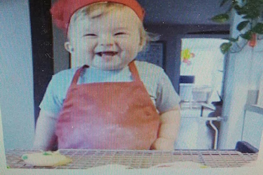 अवघ्या एक वर्षाचा Baby Chef शिकवतोय रेसिपी, व्हिडीओ पाहून तुम्हीही म्हणाल So sweet