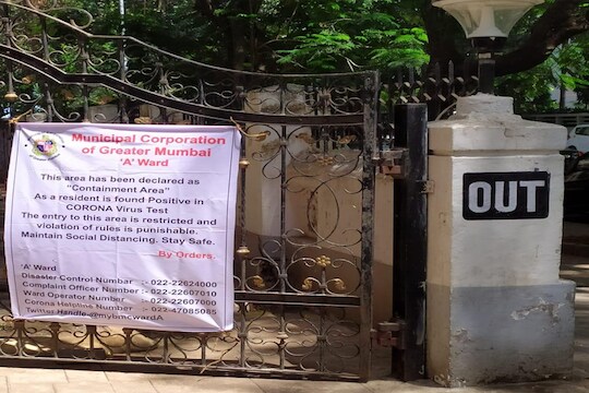 मुंबईतून धक्कादायक बातमी, पोलिसांपाठोपाठ IAS-IPS अधिकाऱ्यांना कोरोनाची लागण
