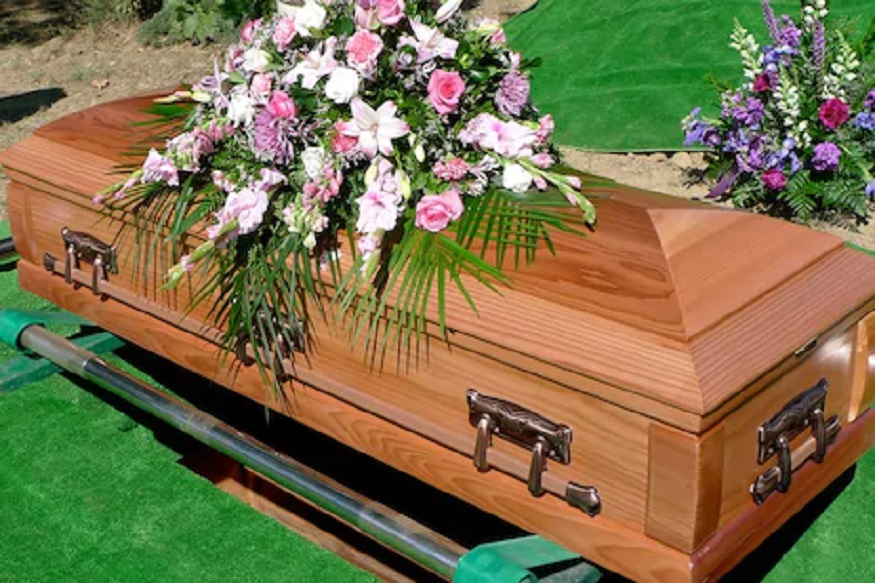 हे फक्त भारतात शक्य आहे! दफन करण्यासाठी मिळाली नाही जागा, अखेर ख्रिश्चन व्यक्तीवर हिंदू पद्धतीनं केले अंत्यसंस्कार