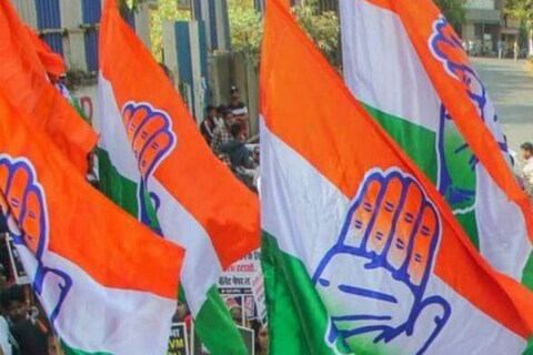 राफेल विमानबाबत काँग्रेसने मोदी सरकारवर निशाणा साधला आहे. काँग्रेसमे ट्विट करीत एक व्हिडीओ शेअर केला आहे. या ट्विटमध्ये म्हटले आहे की – राफेलच्या आगमनावर वायूसेनेला शुभेच्छा देत तुम्ही भाजप सरकारच्या गोंधळावर प्रश्न उपस्थित करत असाल तर समजा अजूनही तुमच्यात देशभक्ती जिवंत आहे..जय हिंद