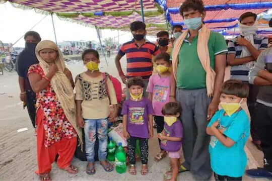 रोजगार नाही, मालकानेही घराबाहेर काढलं; 4 मुलींसह दाम्पत्याचा जोखमीचा प्रवास
