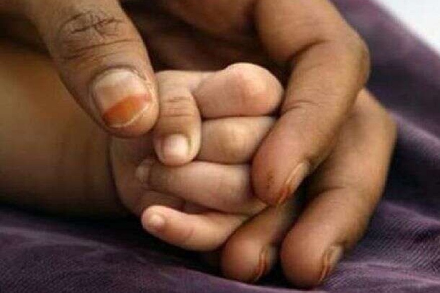 कोरोनामुळे माय लेकरांमध्ये अंतर, एकीच्या बाळाला संसर्ग तर दुसरीकडे आई पॉझिटिव्ह