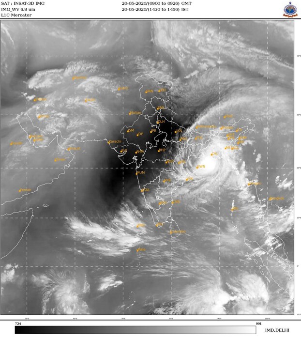 या शक्तीशाली चक्रीवादळाला सुपर सायक्लॉन म्हटलं गेलं. या वादळाचा परिणाम पुढचे काही तास पश्चिम बंगाल आणि ओडिशाच्या किनारपट्टीवर दिसेल.