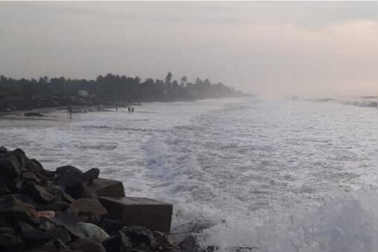 काही तासांतच AMPHAN चक्रीवादळ घेणार रौद्र रुप, ओडिशा आणि बंगाल हाय अलर्टवर
