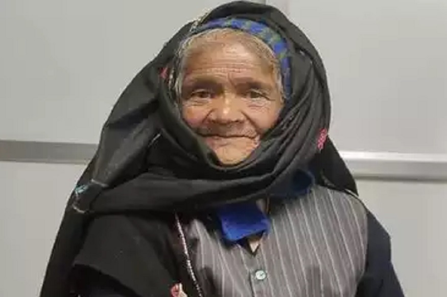 कोरोनाच्या संकटात शहीद जवानाच्या पत्नीने केली मदत, आयुष्यभर साठवलेले पैसे केले दान