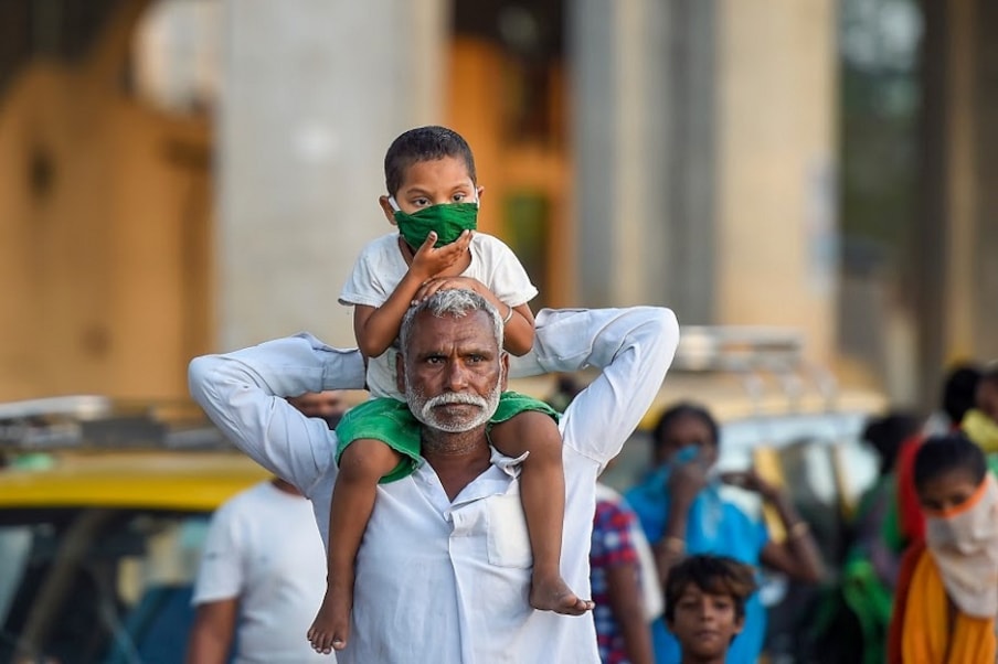 सर्व देशात मुंबई कोरोनाचा हॉट स्पॉट ठरला होता. महापालिका, राज्य सरकार यांनी केलेल्या प्रयत्नांचे आता परिणाम दिसत आहेत. काहीसा दिलासा देणारी आकडेवारी समोर आली असून या सकारात्मक परिणामांमुळे कोरोना विरुद्ध लढणाऱ्या सगळ्यांचाच उत्साह वाढणार आहे.