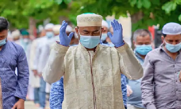 Eid Mubarak: सोशल डिस्टंसिंग पाळून आज देशभरात साजरी होतेय ईद-उल-फित्र