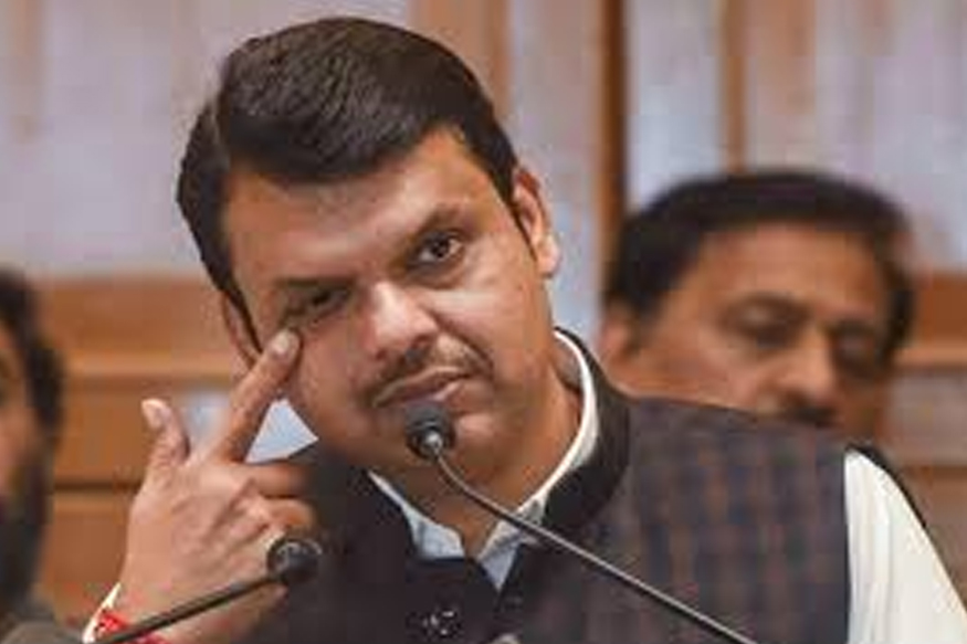 देवेंद्र फडणवीस रुग्णसेवेबद्दल खोटं बोलले, डॉक्टर-परिचारिकांनी केला तीव्र निषेध