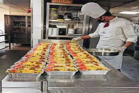 कोरोनाग्रस्तांना दिला जातोय विशेष आहार; Healthy diet ने रुग्ण करत आहेत व्हायरसवर मात