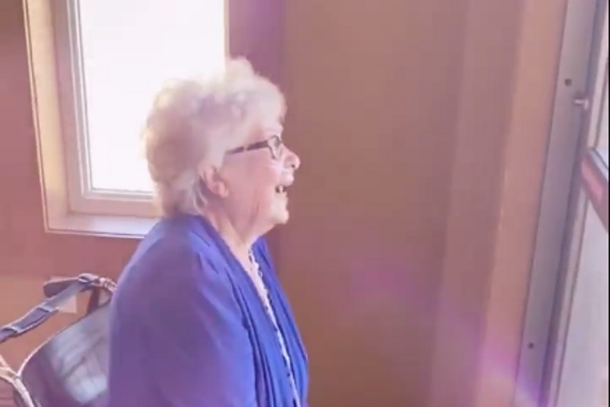 बोहल्यावरून थेट आजीची भेट घ्यायला रुग्णालयात पोहोचली लाडकी नात, पाहा VIDEO