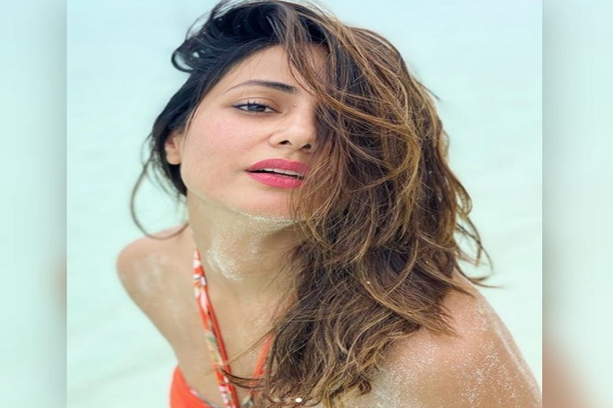 टीव्हीच्या 'संस्कारी बहू'चे बिकिनी PHOTO व्हायरल, बोल्ड अंदाजामुळे चाहते फिदा