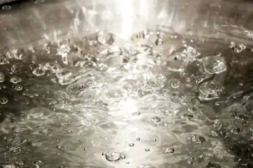 मुंबईत धक्कादायक प्रकार, पत्नीने पतीच्या अंगावर ओतलं उकळतं पाणी, कारण....