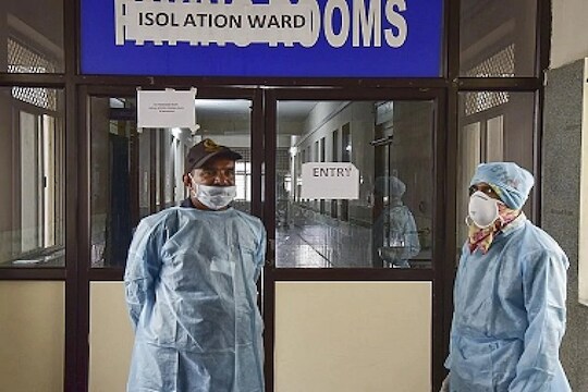 कोरोनाचा प्रसार रोखण्यासाठी आयसोलेशन वॉर्डमध्ये रुग्णांवर मोबाईल बंदी, 'या' राज्यानं घेतला मोठा निर्णय