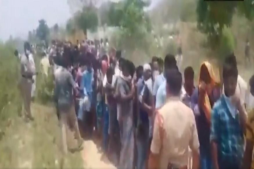 कहर VIDEO:  दारूसाठीच्या रांगेचं हे चित्र पाहून विश्वास नाही बसणार