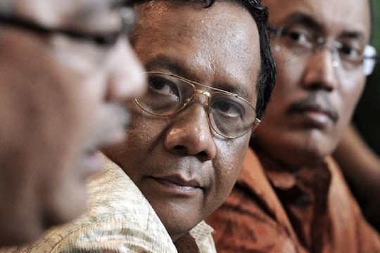 'कोरोना हा बायकोसारखा...' या देशाच्या मंत्र्यांचं वादग्रस्त विधान, महिला संघटनांकडून टीका