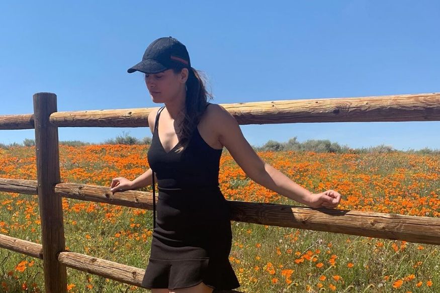 लॉकडाऊनमध्येही बाहेर फिरणाऱ्या प्रसिद्ध अभिनेत्रीला नेटकऱ्यांनी सुनावलं...