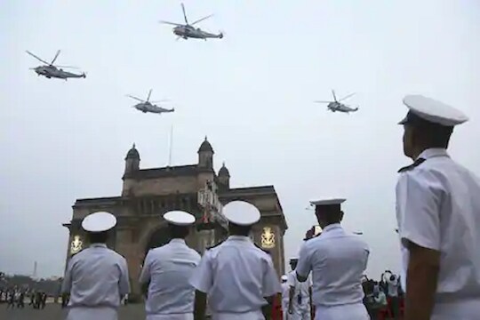 'अणुबॉम्ब टाकायला जातोय परवानगी द्या' नौदलाच्या पायलटनं दिली लग्नाची निमंत्रण पत्रिका, अधिकारी म्हणाला...