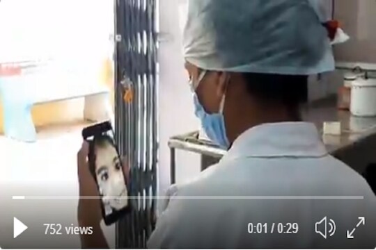 International Nurses Day :  हा VIDEO पाहून डोळ्यात येईल पाणी; 3 वर्षाच्या लेकराला घरी ठेवून लढणाऱ्या या वीरांगनेला कडक सॅल्युट!