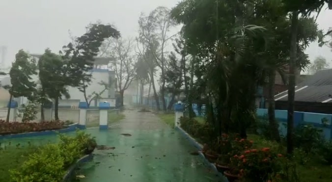 या वादळाने ओडिशा आणि पश्चिम बंगालमध्ये मोठा विध्वंस केला. ताशी 180 किमी वेगाने वारे वाहात होते. या वादळाने ओडिशा आणि पश्चिम बंगालमध्ये मोठा विध्वंस केला. ताशी 180 किमी वेगाने वारे वाहात होते.