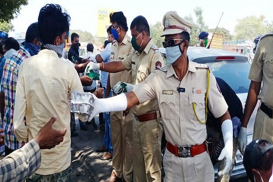 COVID-19: पोलिसांवर कोरोनाचं संकट, 24 तासांत 55 जवानांना बाधा; संख्या गेली 4,103वर