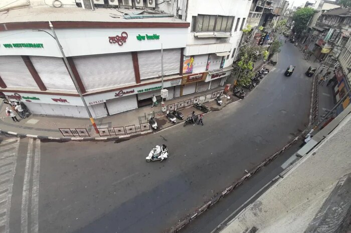 आठवडाभर कडक लॉकडाऊन असूनही सर्वाधिक अॅक्टिव्ह रुग्ण सध्या पुणे जिल्ह्यात आहे.  त्यापैकी शहरात  ॲक्टिव्ह रुग्ण संख्या 16269 आहे. आतापर्यंत एकूण 1068 कोरोना बळी शहरात गेले आहेत.