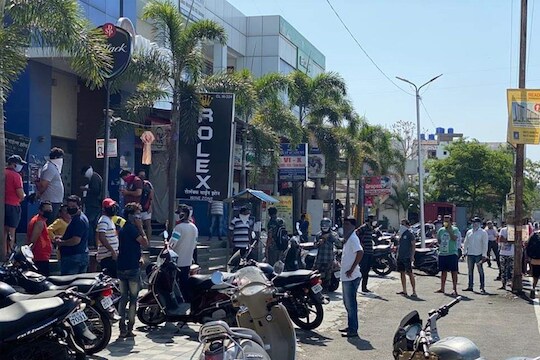 पुण्यात दारू विक्रीबद्दल मोठी बातमी, प्रशासनाने केली महत्त्वाची घोषणा