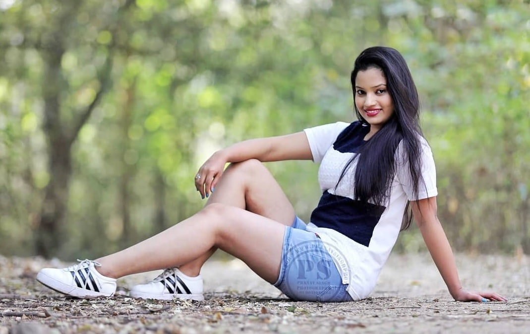ही शालू म्हणजेच अभिनेत्री राजश्री खरात सध्या तिच्या बोल्ड फोटोंमुळे सोशल मीडियावर खूप चर्चेत आली आहे. (फोटो- राजश्री खरात इन्स्टाग्राम) ही शालू म्हणजेच अभिनेत्री राजश्री खरात सध्या तिच्या बोल्ड फोटोंमुळे सोशल मीडियावर खूप चर्चेत आली आहे. (फोटो- राजश्री खरात इन्स्टाग्राम)