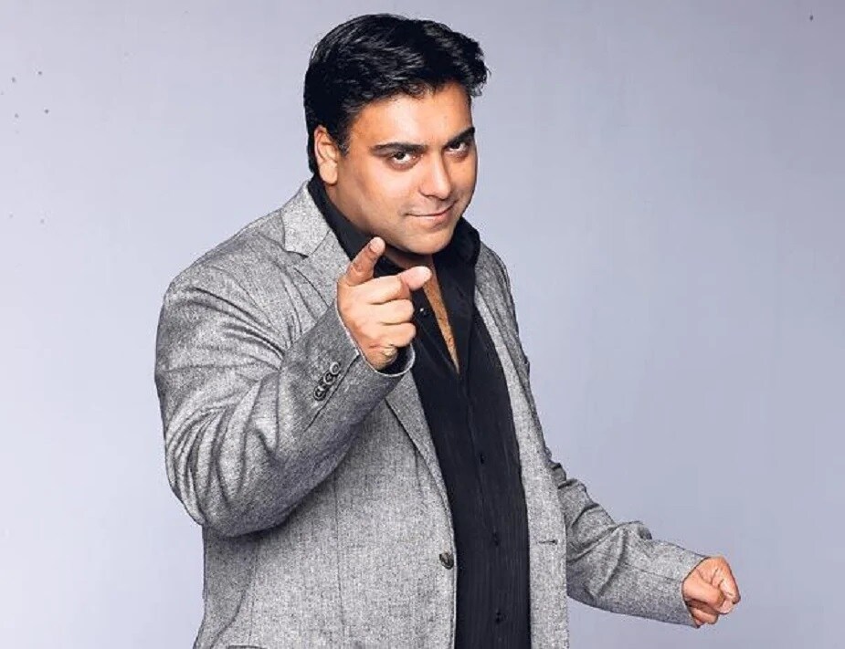 ही त्यावेळची गोष्ट आहे जेव्हा राम कपूर आणि साक्षी तन्वर 'बडे अच्छे लगते है' या मालिकेत काम करत होते. TRP च्या बाबतीत हा शो सर्वात पुढे तर होताच पण या इंटीमेट सीननं त्यावेळी धुमाकूळ घातला होता. ही त्यावेळची गोष्ट आहे जेव्हा राम कपूर आणि साक्षी तन्वर 'बडे अच्छे लगते है' या मालिकेत काम करत होते. TRP च्या बाबतीत हा शो सर्वात पुढे तर होताच पण या इंटीमेट सीननं त्यावेळी धुमाकूळ घातला होता.
