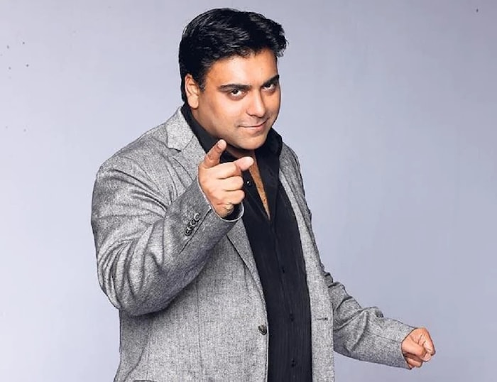  ही त्यावेळची गोष्ट आहे जेव्हा राम कपूर आणि साक्षी तन्वर 'बडे अच्छे लगते है' या मालिकेत काम करत होते. TRP च्या बाबतीत हा शो सर्वात पुढे तर होताच पण या इंटीमेट सीननं त्यावेळी धुमाकूळ घातला होता.