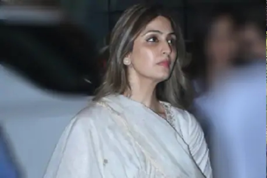 रिद्धीमा कपूरनं शेअर केला फॅमिली Photo, नीतू आणि रणबीर तर दिसले; पण बाबा...