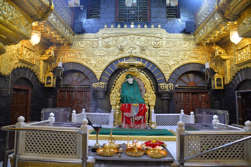 शिर्डीत साईंच्या दर्शनासाठी Lockdownमुळे एकही भाविक नाही, पण देणगीचा आकडा ऐकाल तर व्हाल थक्क!