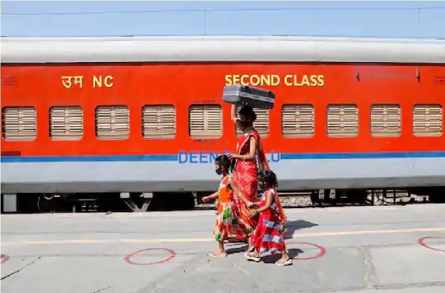 श्रमिक ट्रेनमध्ये तापानं कापत होतं 10 महिन्यांचं बाळ, प्रत्येक स्टेशनवर डॉक्टर शोधले पण...