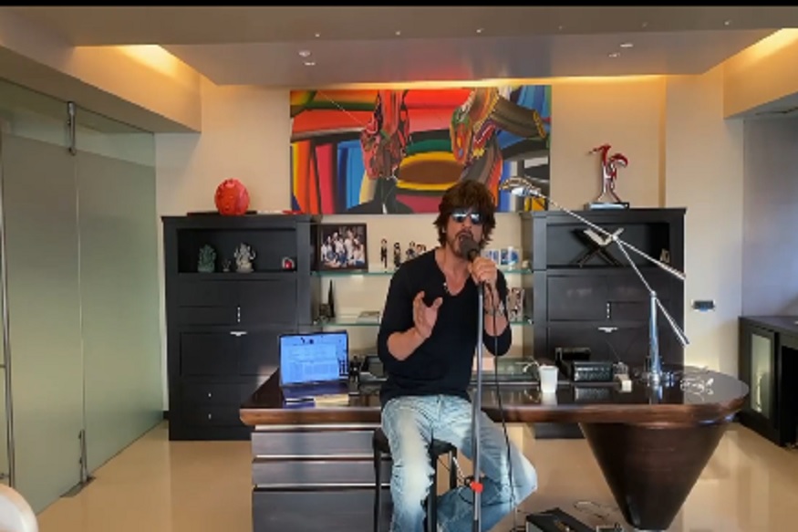 VIDEO: गाणं गाणाऱ्या शाहरुखला अबरामनं असं केलं गप्प! तरीही म्हणतोय 'सब सही होगा'