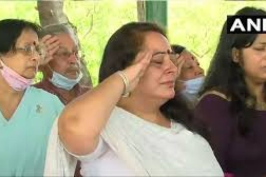 VIDEO 'ते योद्धे होते, मी रडणार नाही'; शहीद आशुतोष शर्मा यांच्या पत्नीने खंबीरपणे दिला पतीला मुखाग्नी