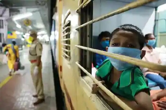 सर्वात महत्त्वाचं म्हणजे मास्क जरूर लावा. कोरोना संक्रमित व्यक्तीमध्ये लक्षणं दिसत नसतील, तर असा व्यक्ती इतरांना संक्रमित करू शकतो आणि सेंट्रलाइज एसीमध्ये याचा धोका जास्त असतो.