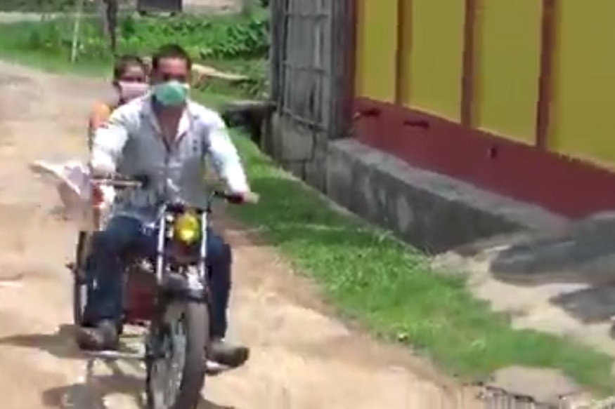Lockdown मध्ये बाईकवर सोशल डिस्टन्सिंगचं पालन, VIDEO VIRAL