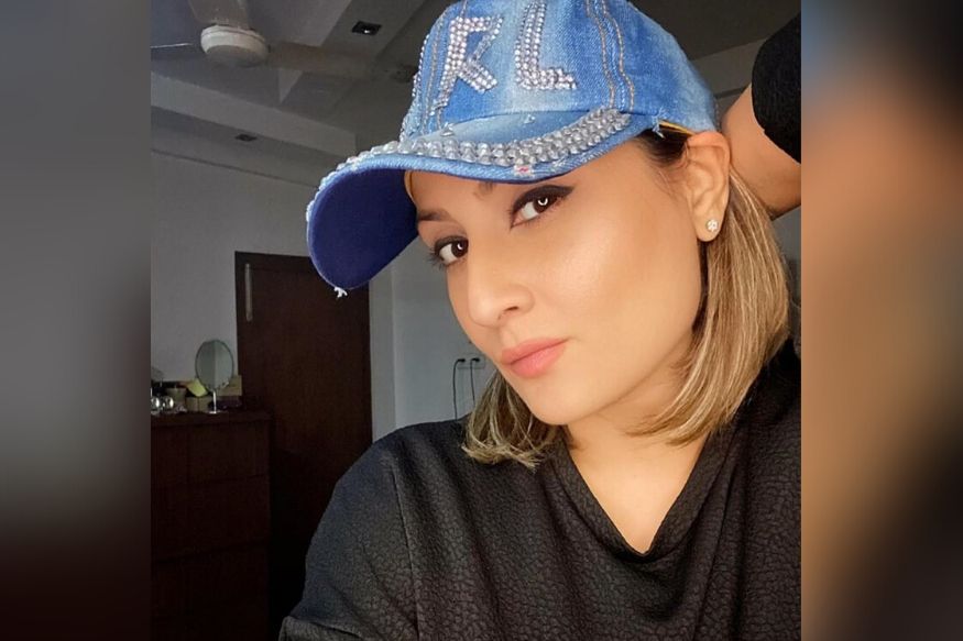 मोबाइलचा अतिवापर पडला महागात, अभिनेत्री उर्वशी ढोलकियाला झाला गंभीर आजार