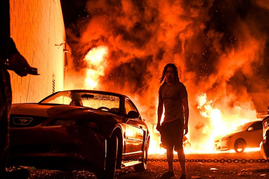 VIDEO: कोरोनाने हाहाकार असतानाच अमेरिकेतल्या 30 शहरांत भडकले दंगे