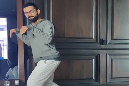 विराट कोहलीचा Dinosaur Walk पाहिला का? सोशल मीडियावर Memes चा पाऊस
