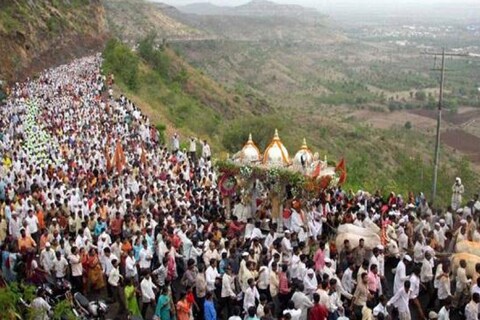 आषाढी वारी आणि पालखी सोहळा होणार की नाही याविषयी चर्चा सुरू होती. अजित पवार यांनी Coronavirus चा धोका लक्षात घेता यंदा पायी वारी नाही, हे स्पष्ट केलं आहे. पण पादुका मात्र पंढरपूला पोहोचणार आहेत.