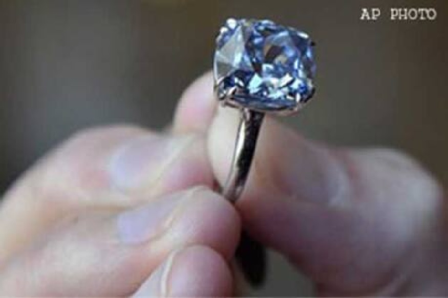 ऐकावं ते नवलच! 1940 मध्ये हरवलेली लग्नाची अंगठी 80 वर्षांनी सापडली