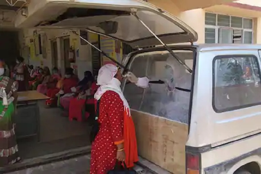 पहिल्या प्रकारामध्ये – किंचित ताप, डोकं दुखणं, कफ, वास न येणं छातिमध्ये दुखणं आणि थकवा जाणवतो