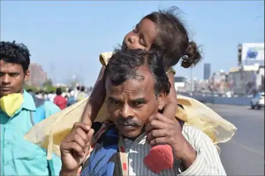 खिसे रिकामेच अन् भविष्य अधांतरी; लॉकडाऊनमध्ये उपाशीपोटी मजूर परतले आपल्या घरी