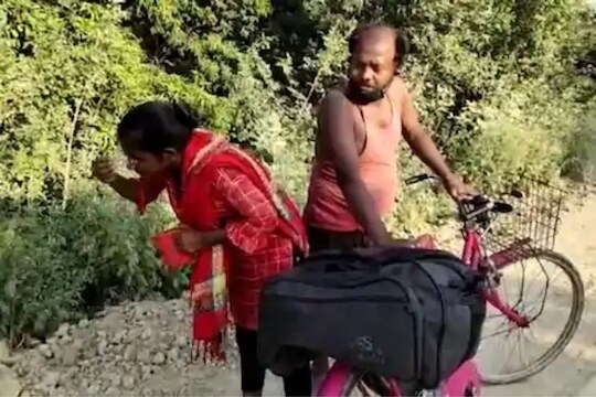 निशब्द! Lockdown मध्ये आजारी बापासह सायकलवरुन लेकीने केला 7 दिवसात 1000 किमी प्रवास