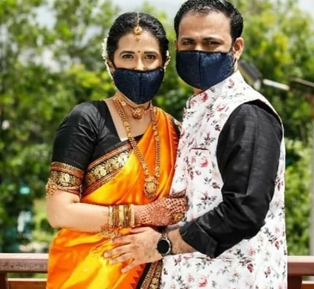 यावेळी शासनानं घालून दिलेल्या सर्व नियमांच पालन करूनच हा कार्यक्रम करण्यात आला. उपस्थितसर्व पाहुण्याना फेसमास्क आणि हॅन्डग्लव्स देण्यात आले होते. असं शर्मिष्ठानं सांगितलं. यावेळी शासनानं घालून दिलेल्या सर्व नियमांच पालन करूनच हा कार्यक्रम करण्यात आला. उपस्थितसर्व पाहुण्याना फेसमास्क आणि हॅन्डग्लव्स देण्यात आले होते. असं शर्मिष्ठानं सांगितलं.