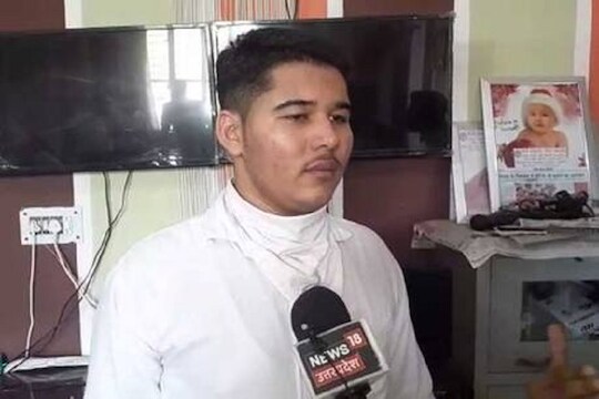 UP Board Result 2020: वडील चालवायचे इलेक्ट्रीकचं दुकानं 16 तास अभ्यास करून मुलानं केलं बोर्डात टॉप