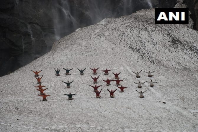 योग आणि प्राणायमामुळे आपली इम्युनिटी वाढते त्यामुळे कोरोनाविरुद्ध लढण्यासाठी त्याचा फायदा होईल. योग आणि प्राणायमामुळे आपली इम्युनिटी वाढते त्यामुळे कोरोनाविरुद्ध लढण्यासाठी त्याचा फायदा होईल.