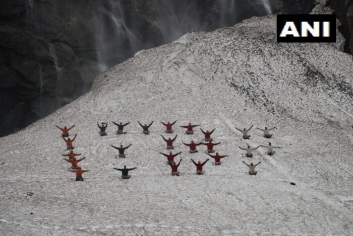 योग आणि प्राणायमामुळे आपली इम्युनिटी वाढते त्यामुळे कोरोनाविरुद्ध लढण्यासाठी त्याचा फायदा होईल.